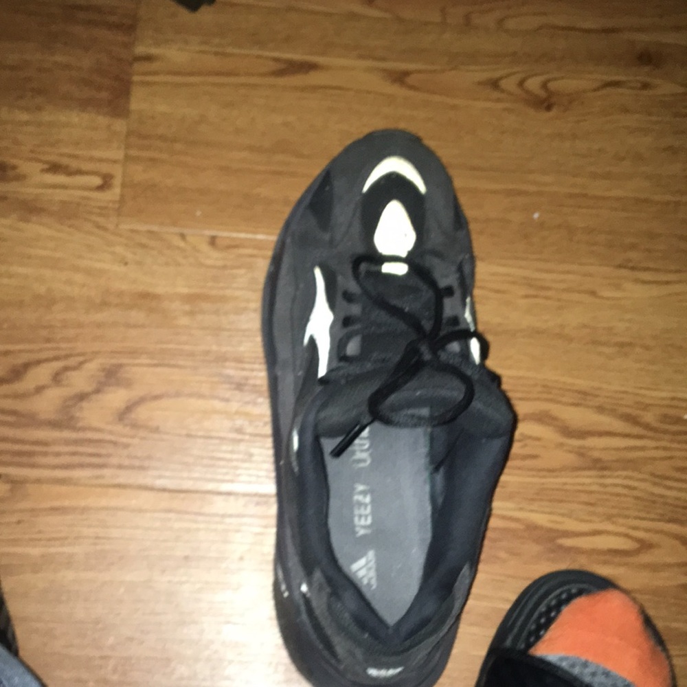 Yeezy men’s size 11